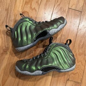 Nike Air Foamposite One “Iridescent”(Women’s Exclusive)